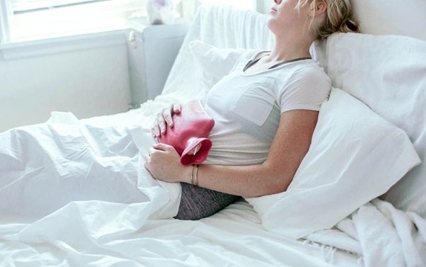 ウイルス感染後の疲労を抱える女性のホルモンの健康をサポートする方法